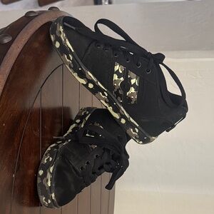 Heelys Black and Camo Kids Sneakers - Youth size 3